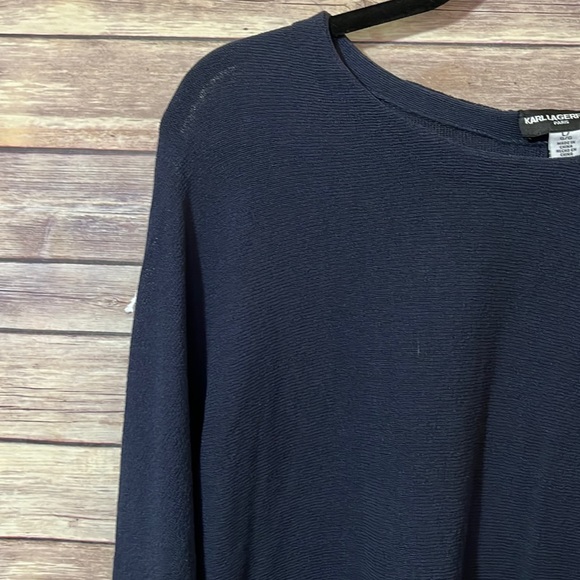 ⭐️ KARL LAGERFELD Paris Navy Blue Mesh Sweater Asymmetrical Split back Large B1 - Picture 3 of 8
